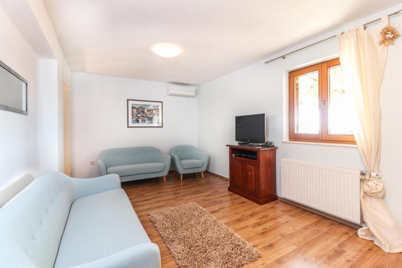 Maris Apartment Palit Екстериор снимка
