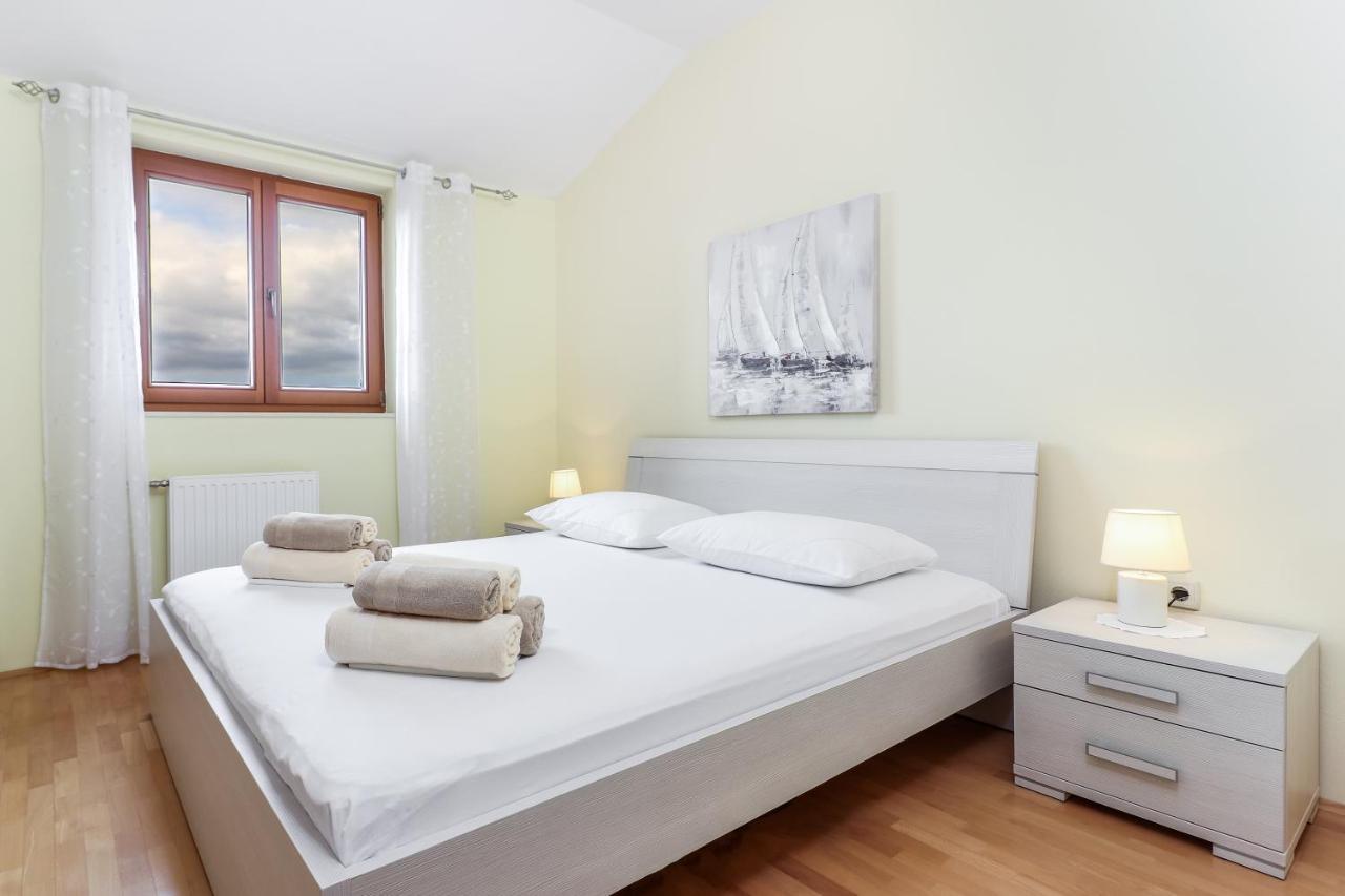 Maris Apartment Palit Екстериор снимка